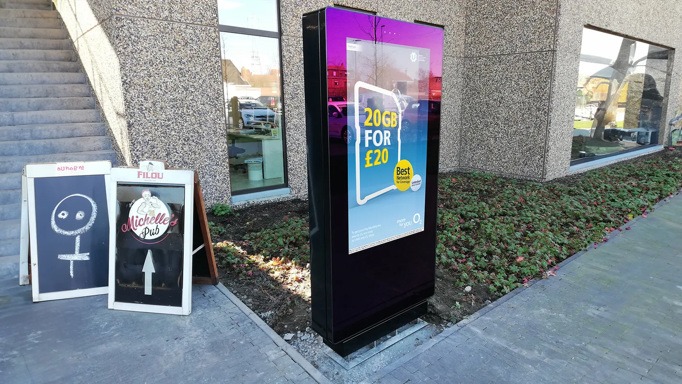 Outdoor Freestanding Digital Advertising Displays