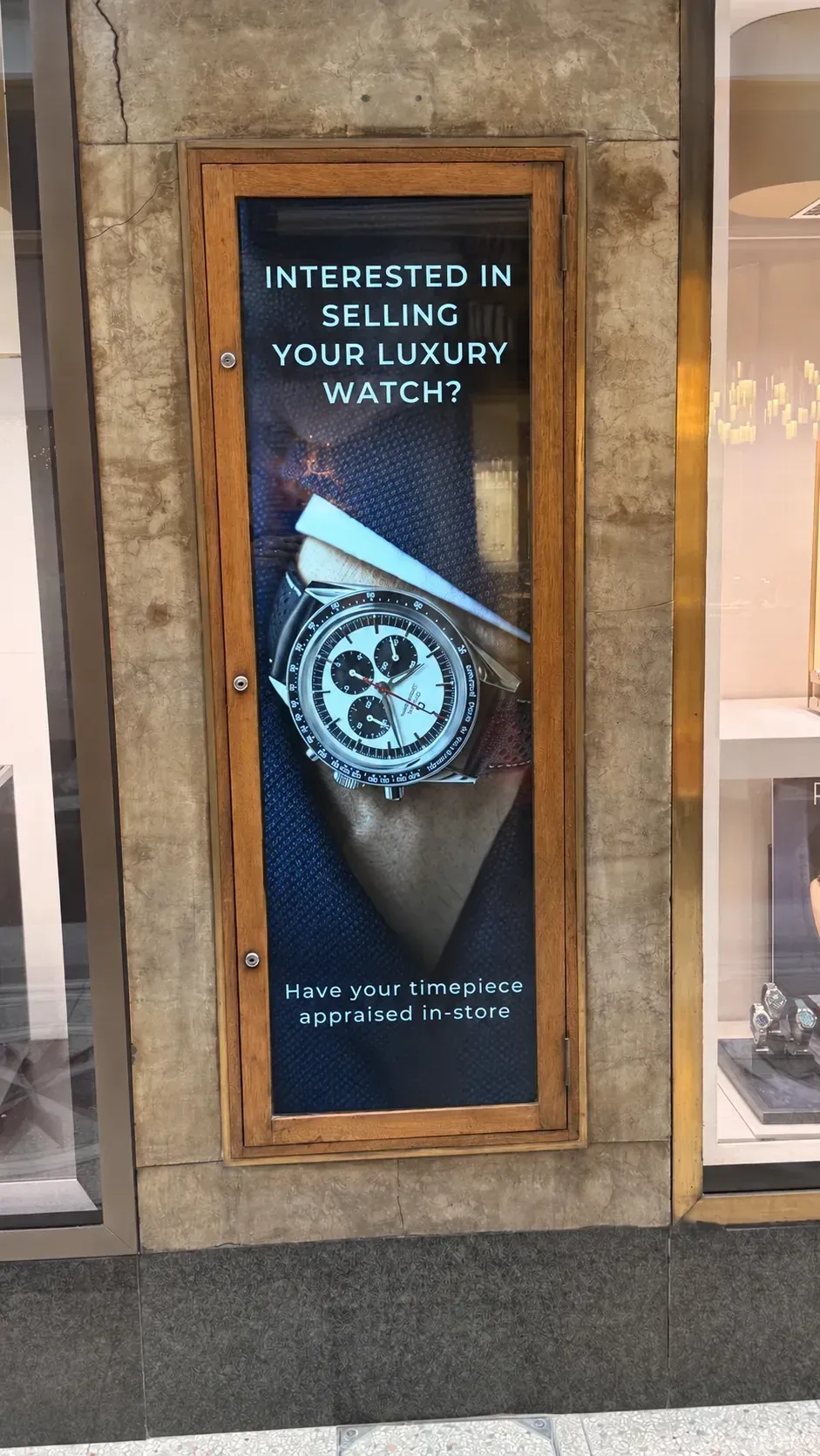Custom LCD Digital Signage for Lunns Jewellers Belfast